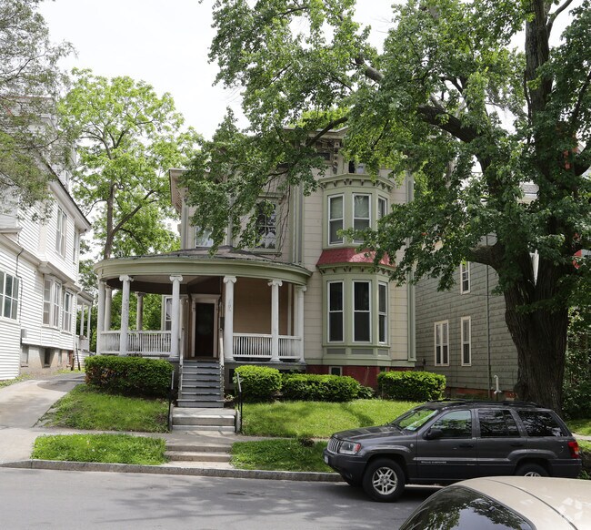 Foto del edificio - 106 S Lake Ave