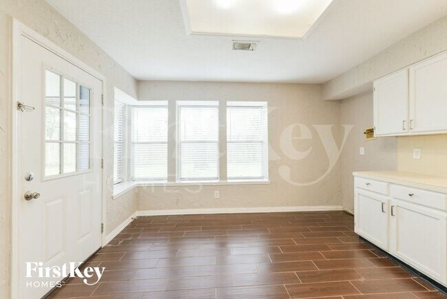 Building Photo - 5030 Maurita Dr