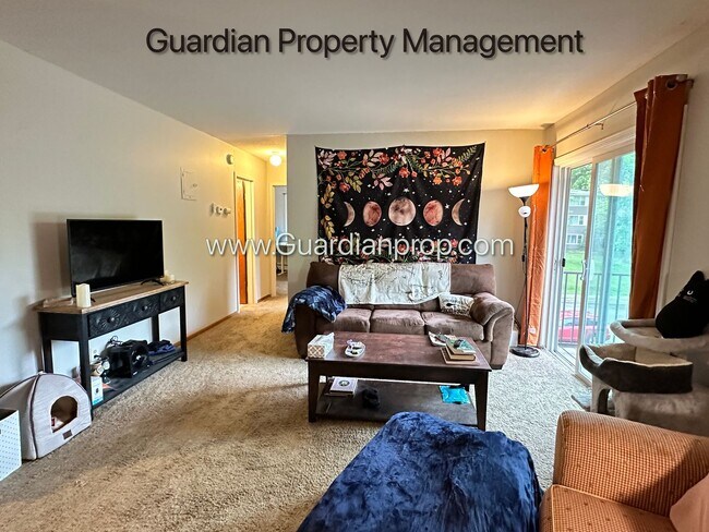 Foto del edificio - Top Floor w/Balcony, Excellent Condition, ...