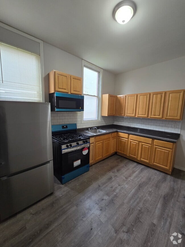 Building Photo - 584 Hunterdon St