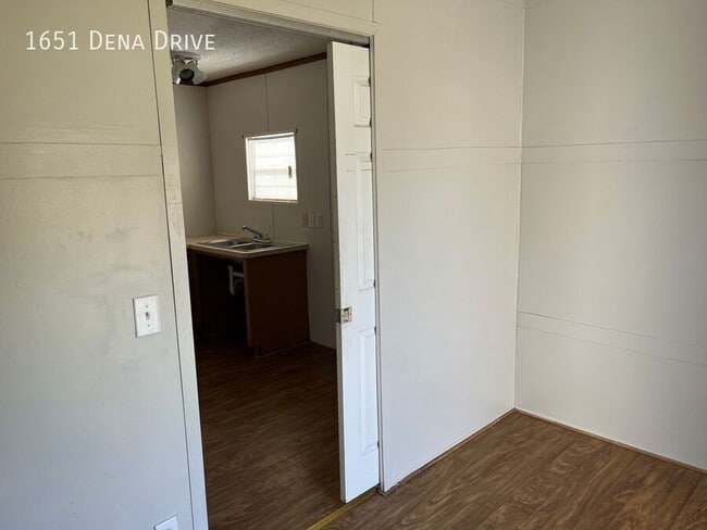 Photo - 1651 Dena Dr House