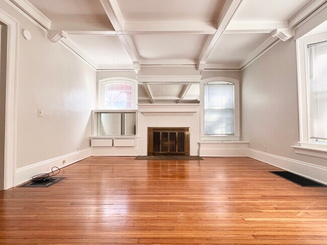 Main living room/ dining room - 190 Dartmouth St
