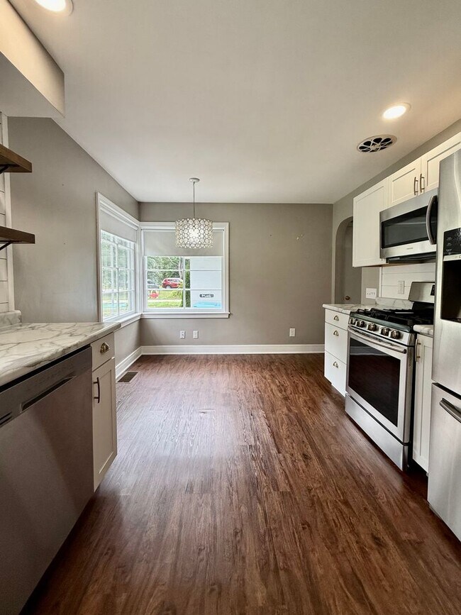 Foto del edificio - Four Bedroom Home in Kalamazoo