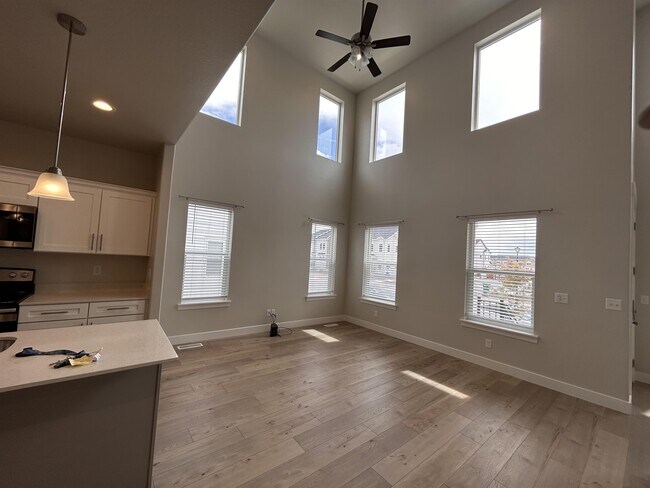 Building Photo - 3772 Canyon Falls Dr