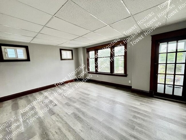Building Photo - 122 Lincoln Blvd