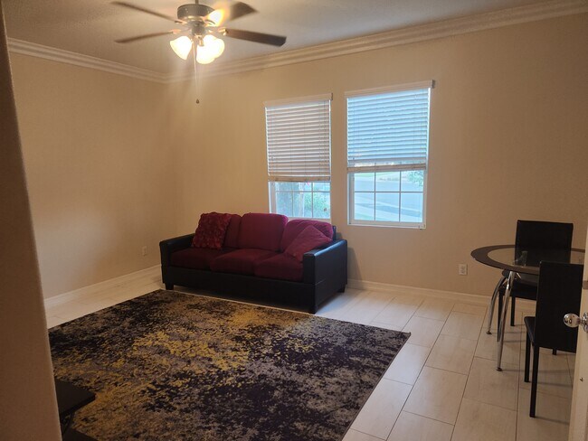 Foto del edificio - 6913 Stillbrook Way