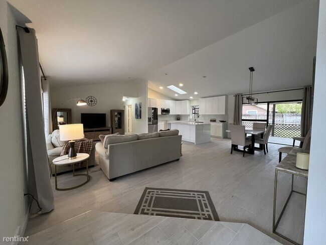 Building Photo - 3 br, 2 bath House - 1507 Hollyhock Rd