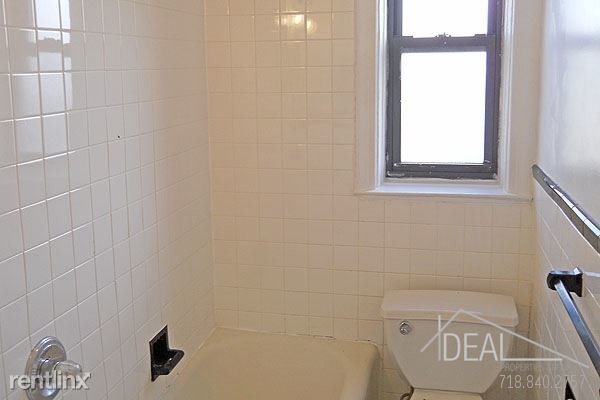 Foto del edificio - 1357 E 3rd St