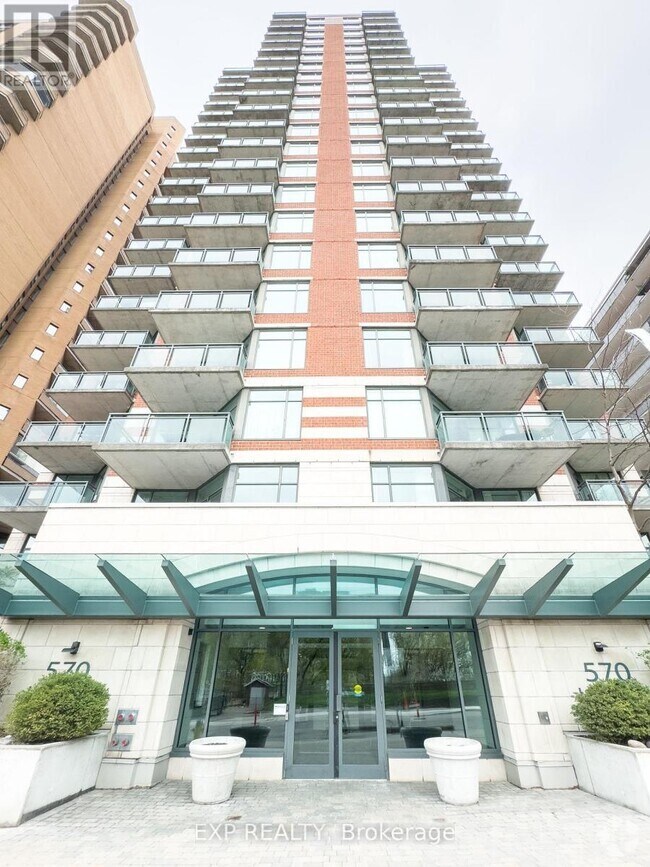 Building Photo - 570-1570 Laurier Ave W