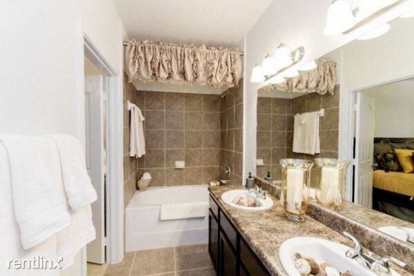 Foto del edificio - 11660 Crane Brook Dr