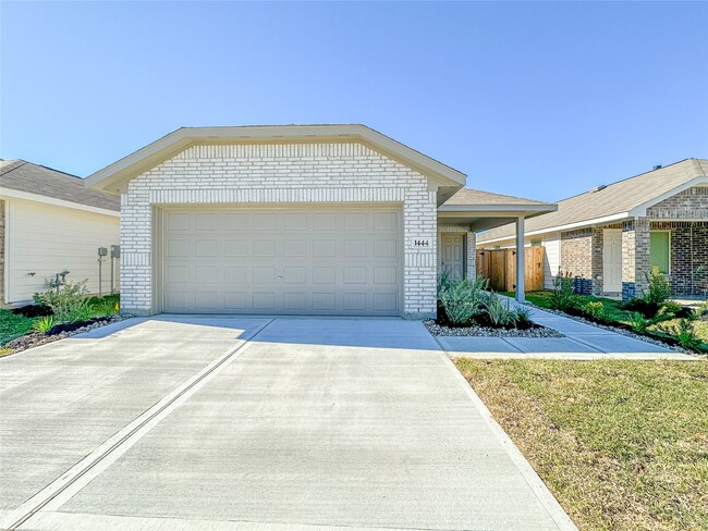 Building Photo - 1444 Las Cuevas Dr