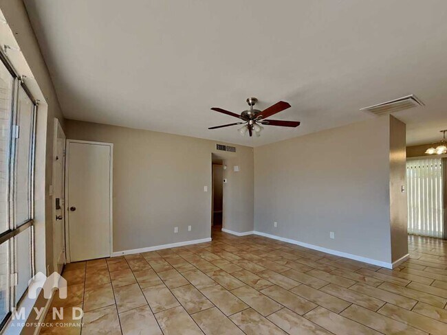 Foto del edificio - 8336 N 105th Ln