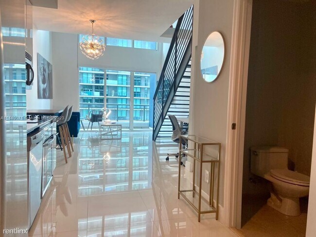 Foto del edificio - 1 br, 1.5 bath Condo - 60 SW 13th St Apt 3212