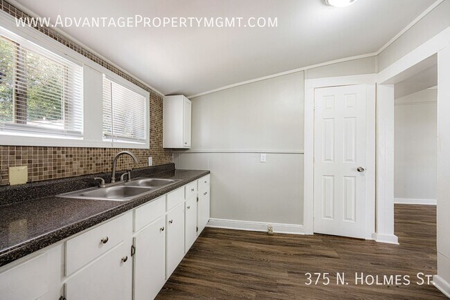 Foto del edificio - 375 N Holmes St