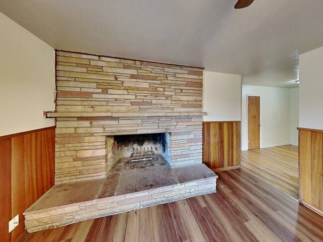 Building Photo - 3105 Phoenix Dr