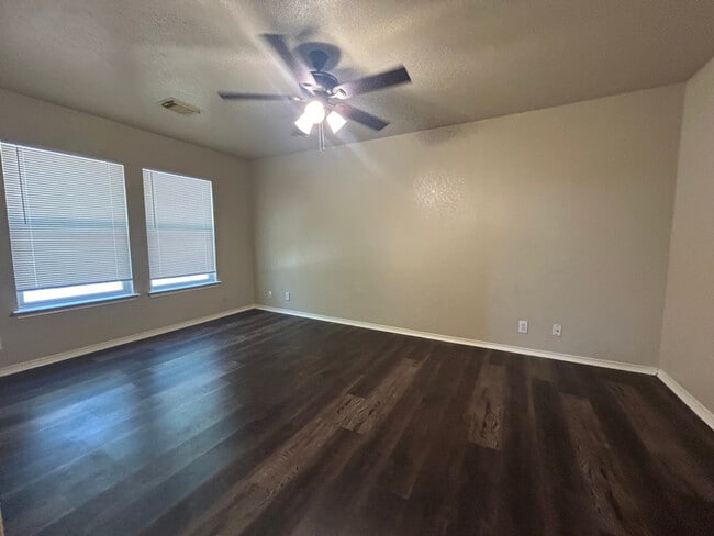 Building Photo - 10139 Amber Flora Dr