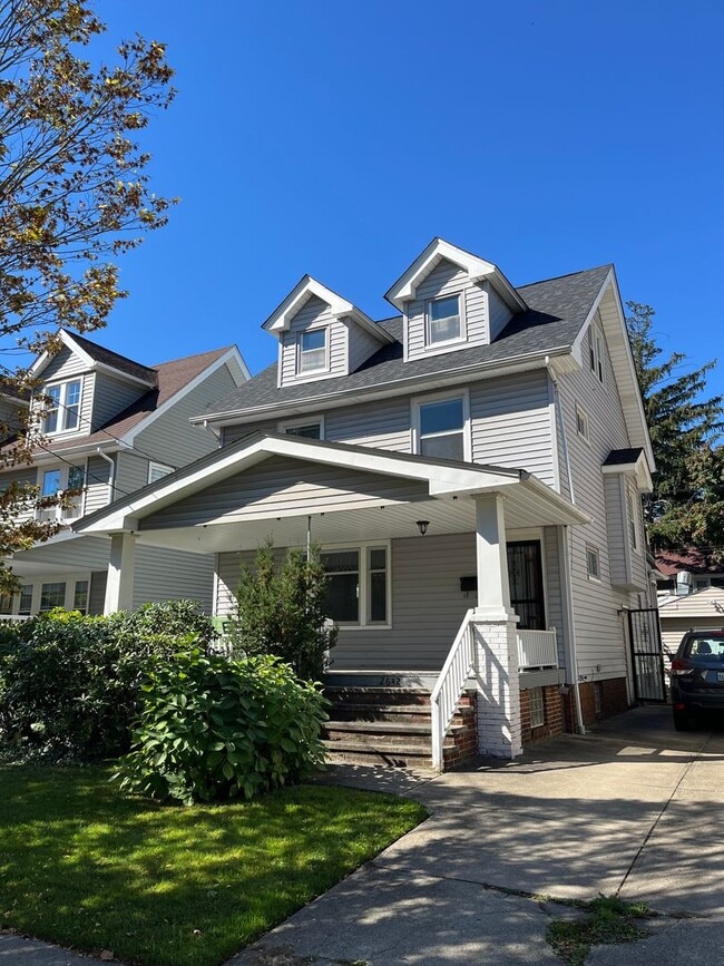 Building Photo - 2642 E 126th St