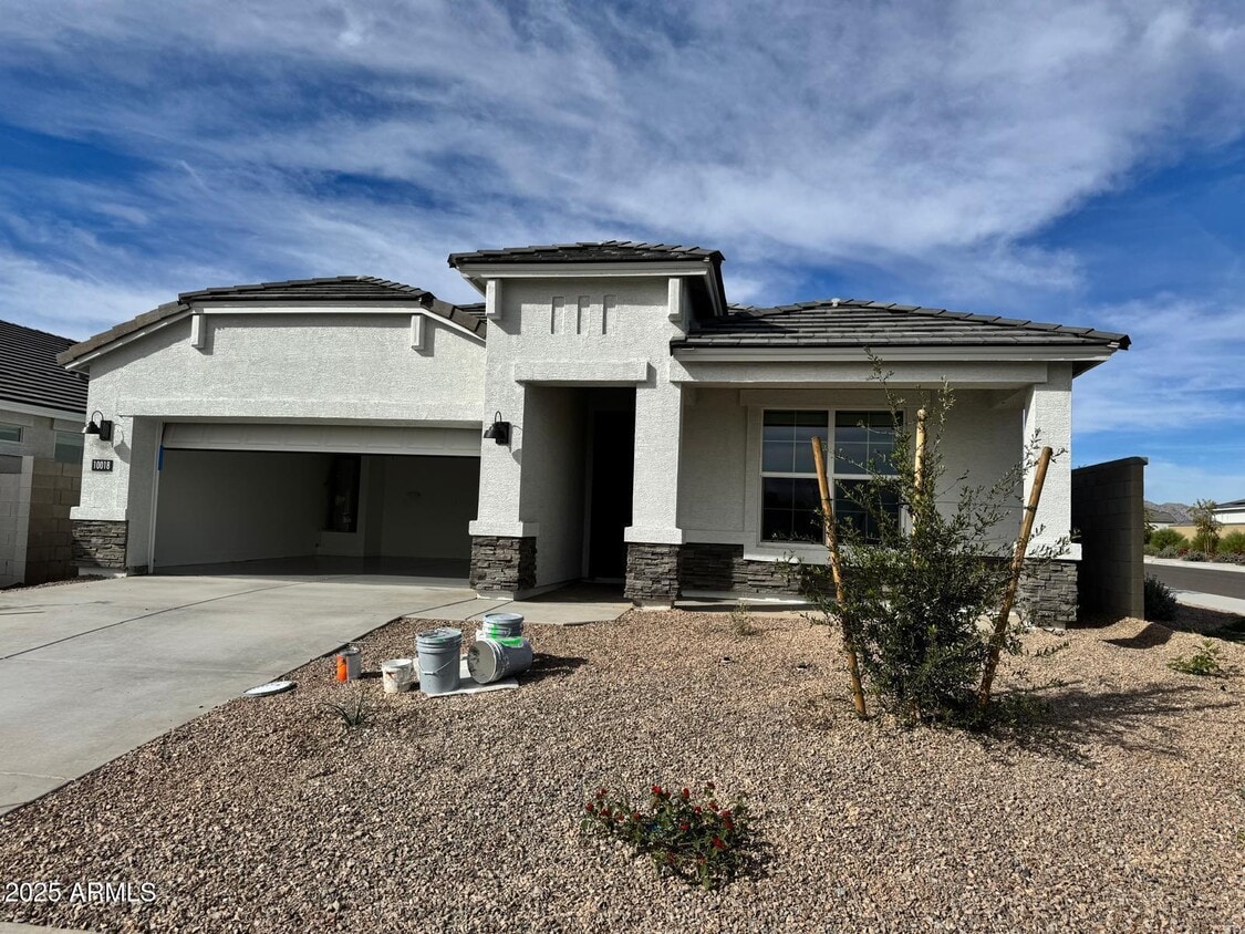 Primary Photo - 10018 N 177th Ave