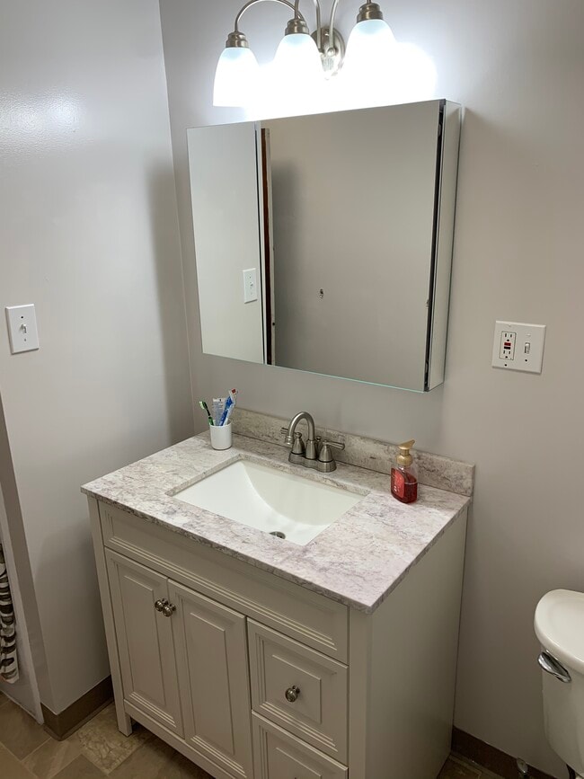 Building Photo - 444 Morris St