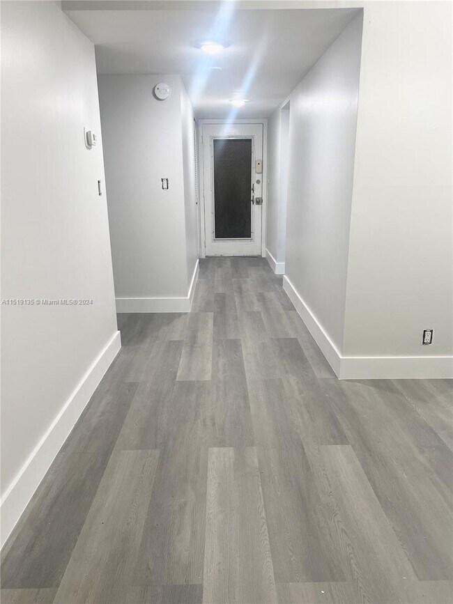 Foto del edificio - 4850 NW 29th Ct