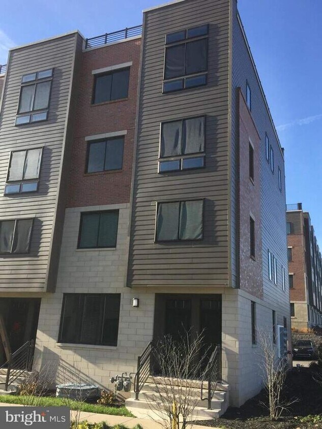 Photo - 711 Lakeview Ct