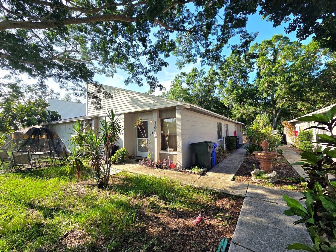 Primary Photo - Beautiful 2 Bedroom, 2 Bathroom Apartment ...