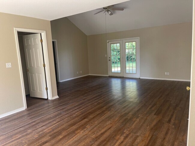 Foto del edificio - 3 Bed, 2 Bath in Tulsa - Available mid Oct...