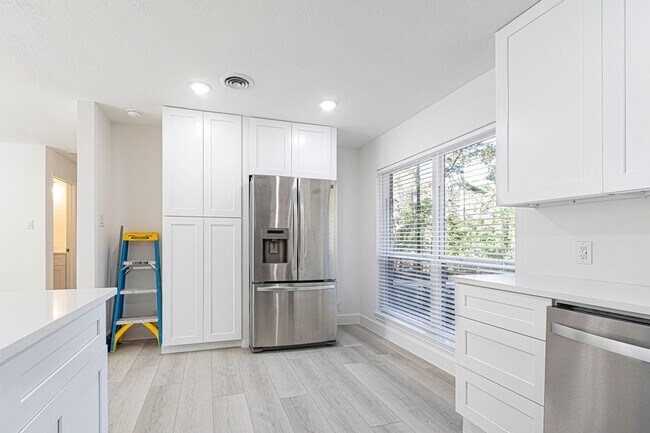 Foto del edificio - 118 Milliken Dr