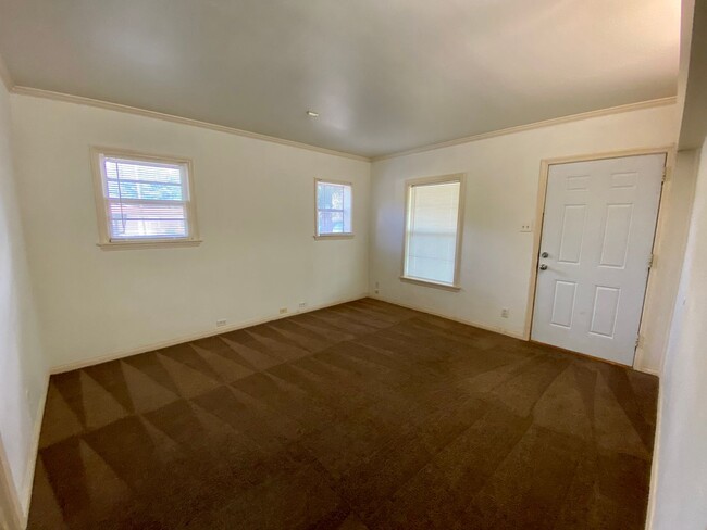 Building Photo - 3 bed 2.5 with awesome basement near Tech ...