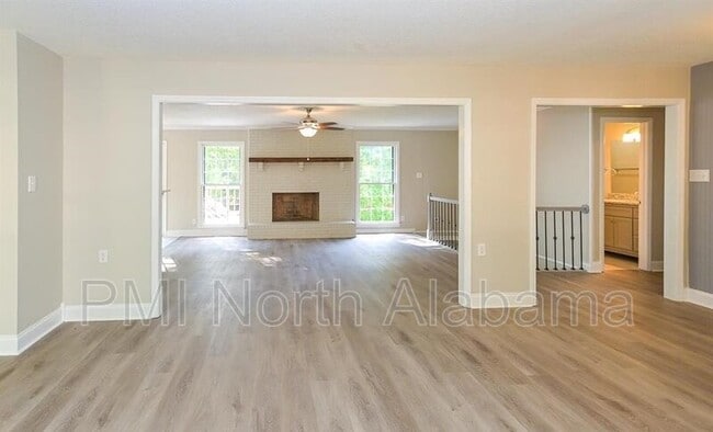 Building Photo - 10220 Melanie Dr SE
