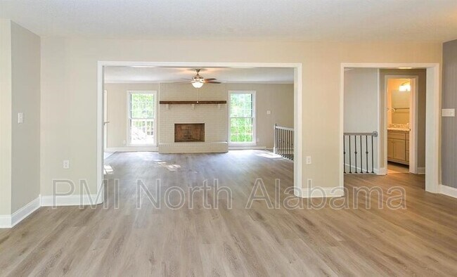 Foto del edificio - 10220 Melanie Dr SE