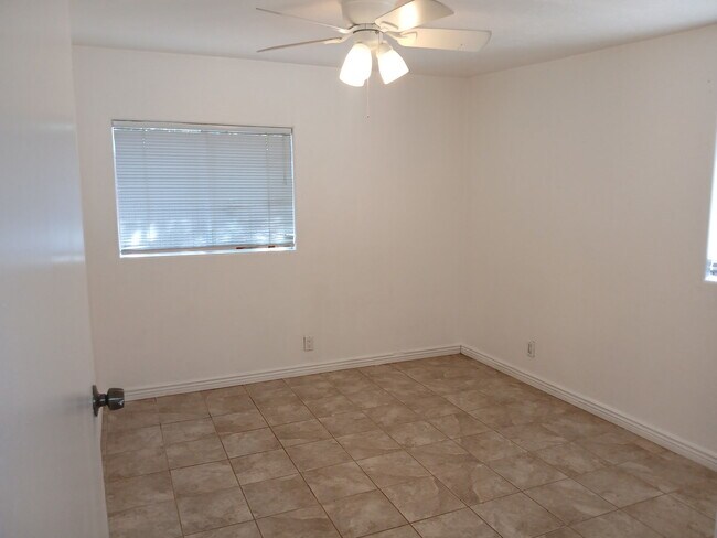 Foto del edificio - 2555 E Fort Lowell Rd