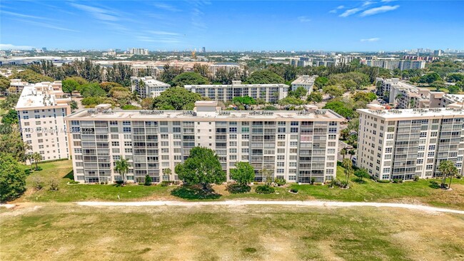 Building Photo - 2671 S Course Dr