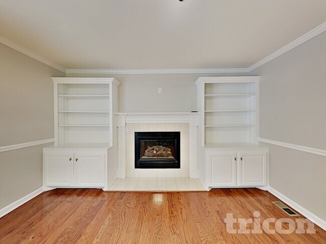 Building Photo - 229 Montclaire Cir