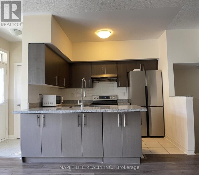 Building Photo - 8-12 EATON PARK Ln