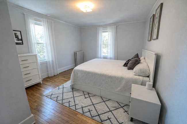 Building Photo - 72 South Crescent Circuit