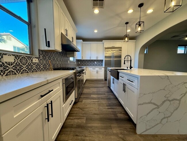 Building Photo - Luxury Living Redefined: Stunning 4/ BD 2....