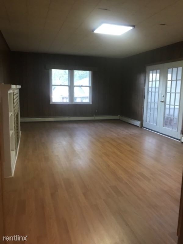 Building Photo - 4 br, 1 bath House - 230 s Main st