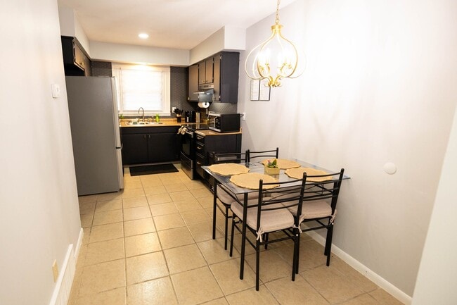 Photo - 3496 Lansdowne Dr Apartment