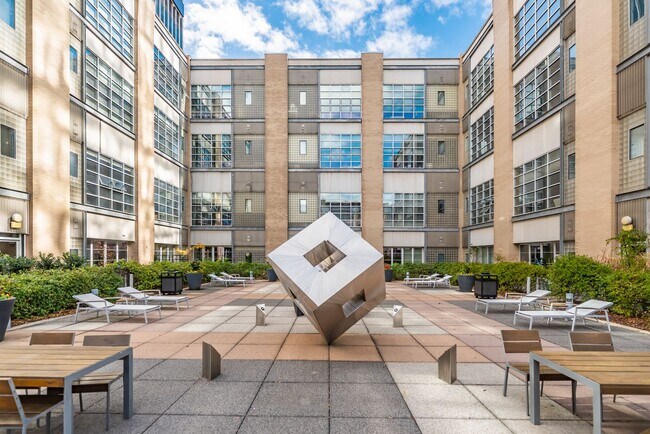 Foto del edificio - Modern 2 Bed, 2 Bath Downtown Raleigh Cond...
