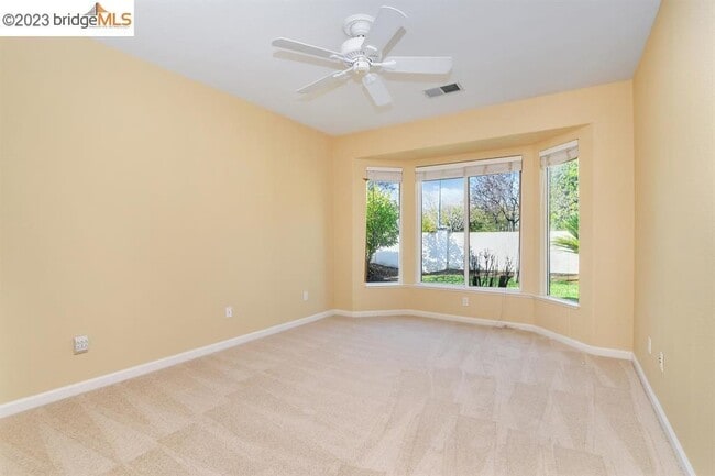 Foto del edificio - 935 Centennial Dr