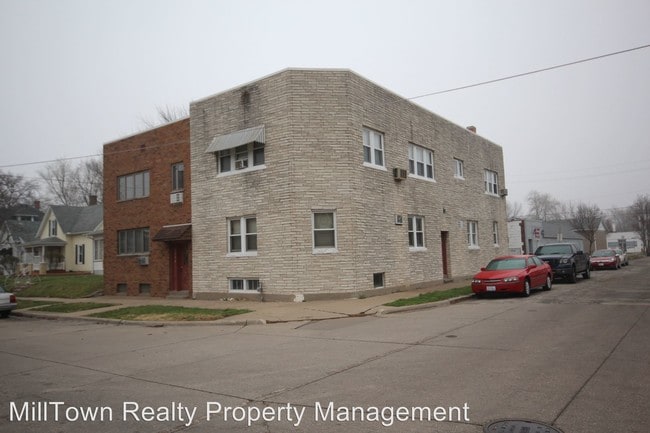 Building Photo - 903 18th Ave