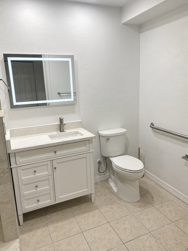 Building Photo - 634 Cohen Way