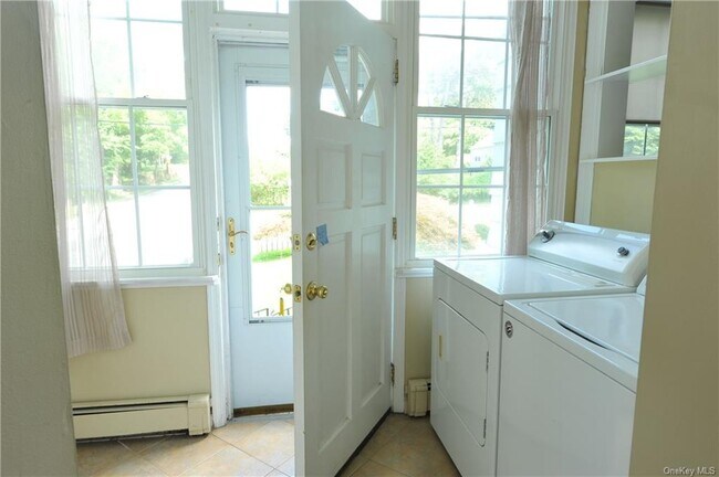 Building Photo - 2 Liberty St