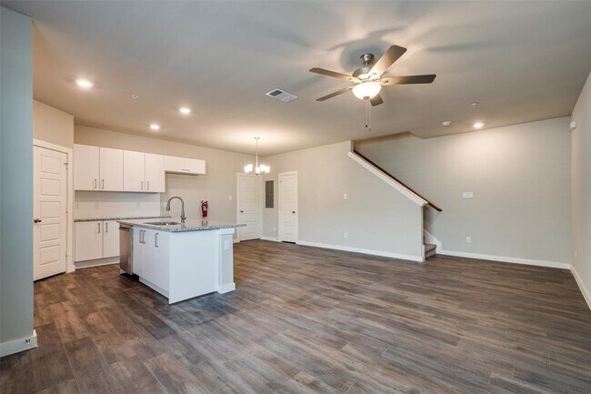 Foto del edificio - 643 Harvest Moon Dr