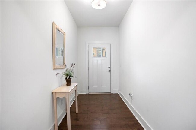 Foto del edificio - 5316 Radford Loop
