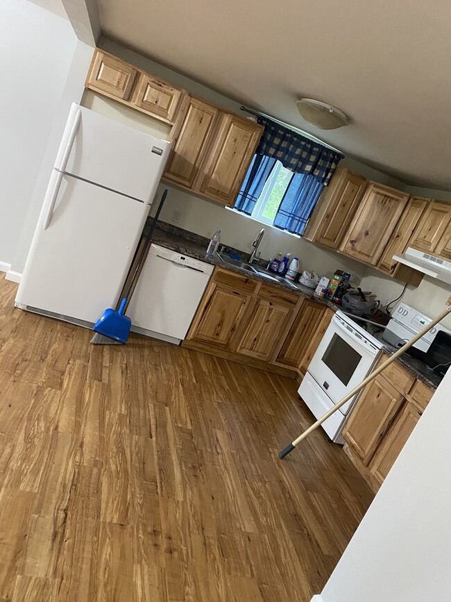 Kitchen - 1468 Davison St