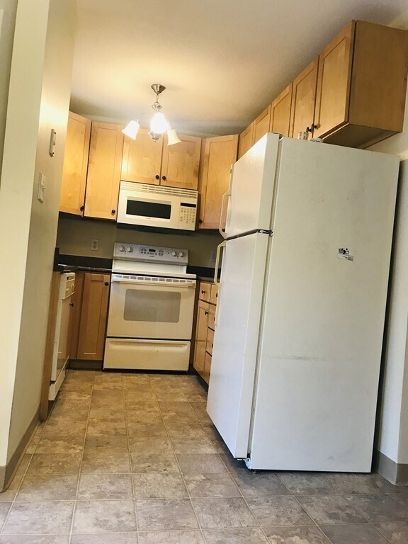 Foto principal - 32-34 St Kolbe Dr