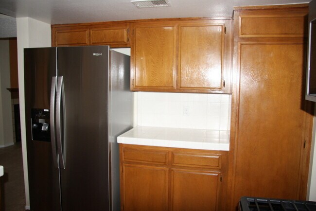 Building Photo - 437 E Palm Ave