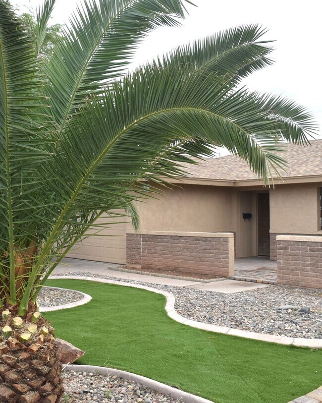 Foto del edificio - Awesome 5 Bed 2 Bath Home at ASU